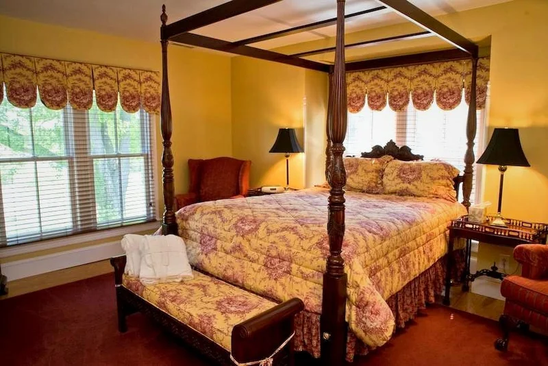 George Brooks House Bed & Breakfast - Guest Room image