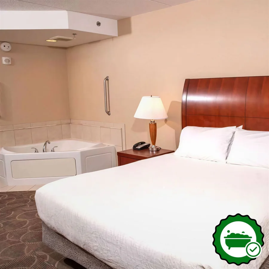 Hilton Garden Inn Erie - Verified Jacuzzi In-Room
