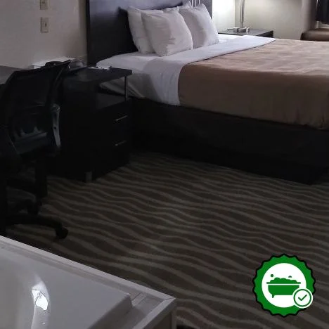 Quality Inn & Suites North Lima - Boardman - Verified Jacuzzi In-Room