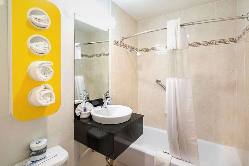Motel 6 El Paso-Airport-Fort Bliss - Featured hot tub