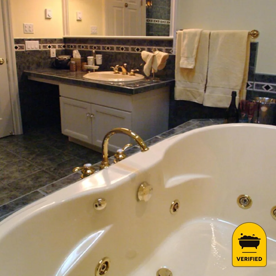 Boathouse Waterfront Lodging: the Carriage House Whirlpool Suite in Bolton Landing, NY