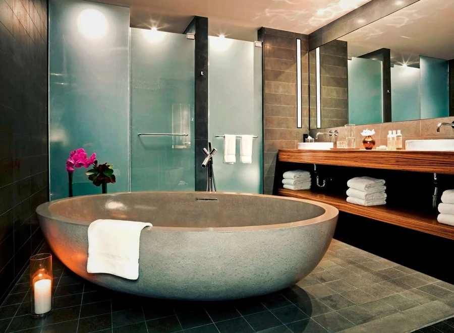 Sixty LES - Featured hot tub