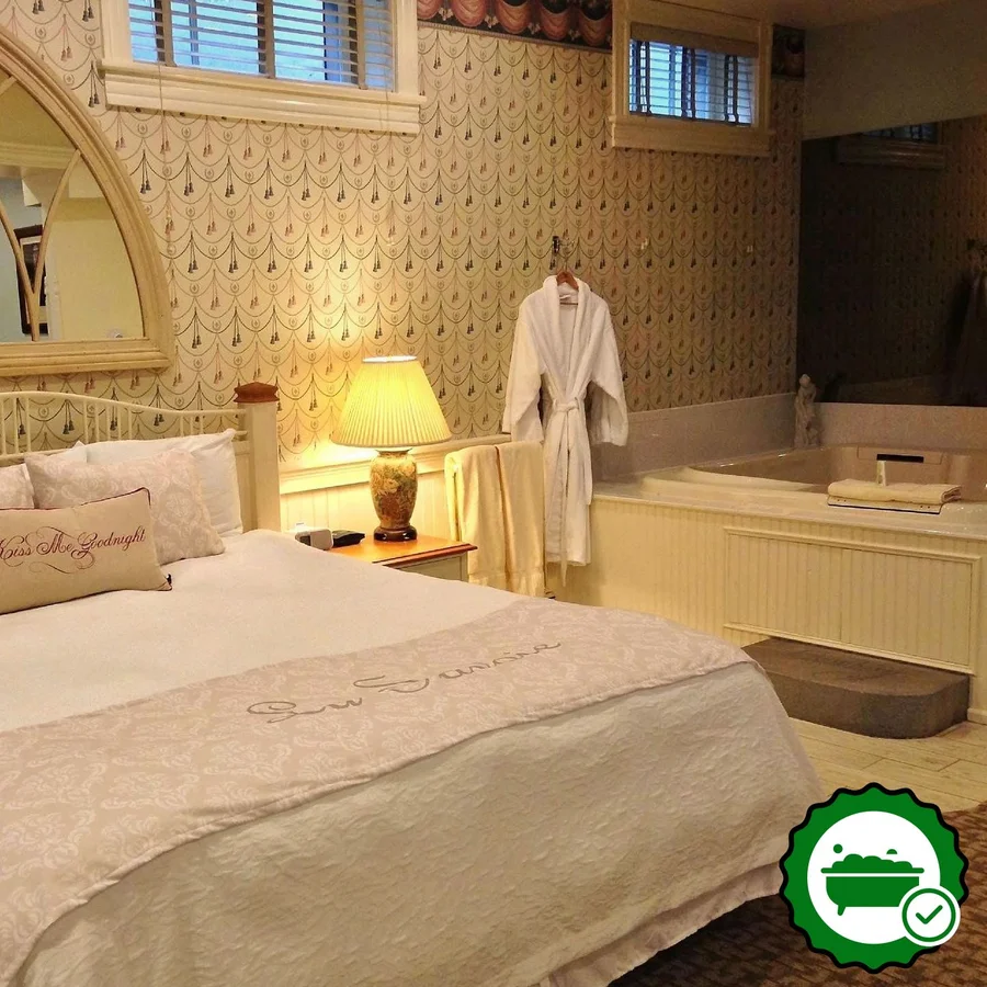 Chambery Inn - Verified Jacuzzi In-Room
