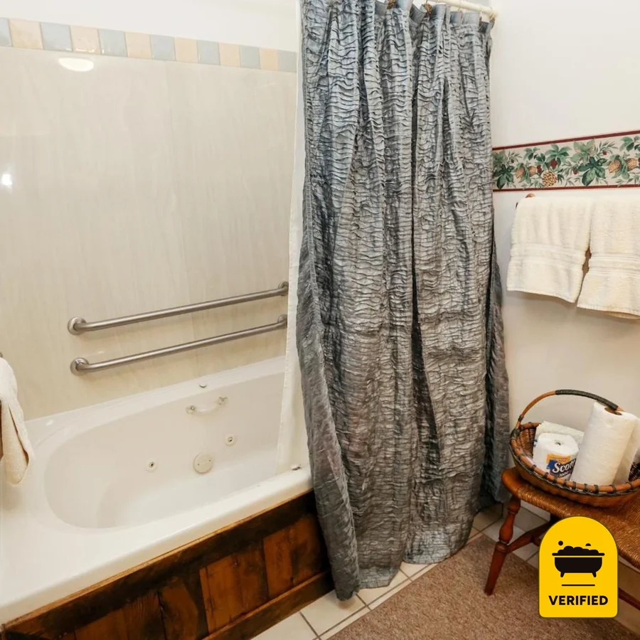 Deer Creek Winery at Watson Estate: the Deluxe King Hot Tub Fireplace Room in Uniontown, PA