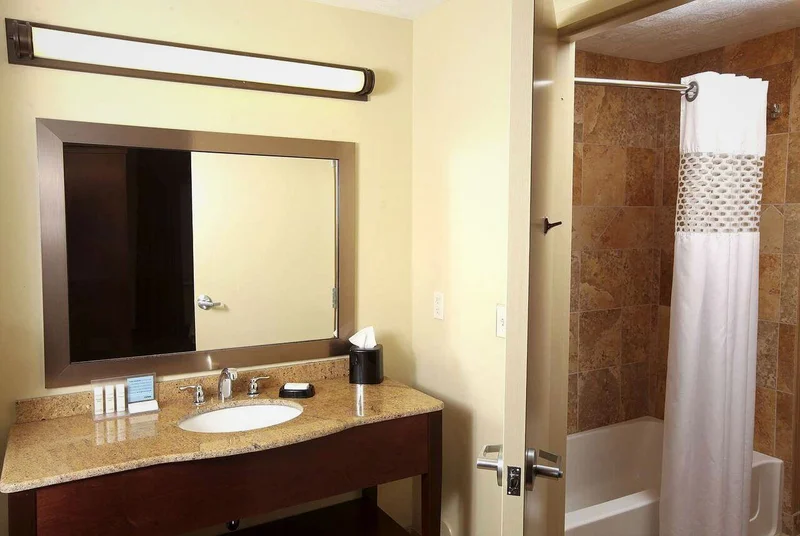 Hampton Inn & Suites Fargo Medical Center - Featured hot tub
