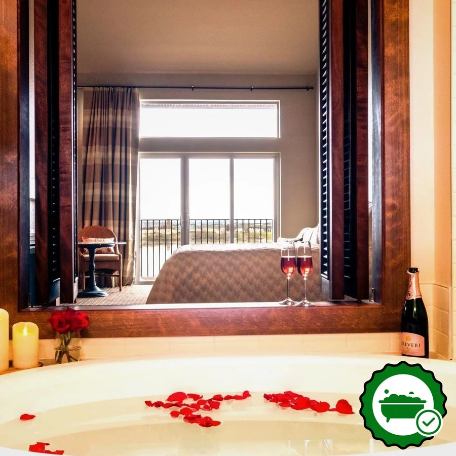 The Lodge at Columbia Point - Verified Jacuzzi In-Room