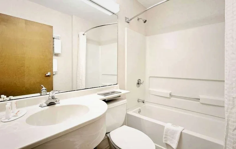 Microtel Inn & Suites by Wyndham Winston Salem - Featured hot tub