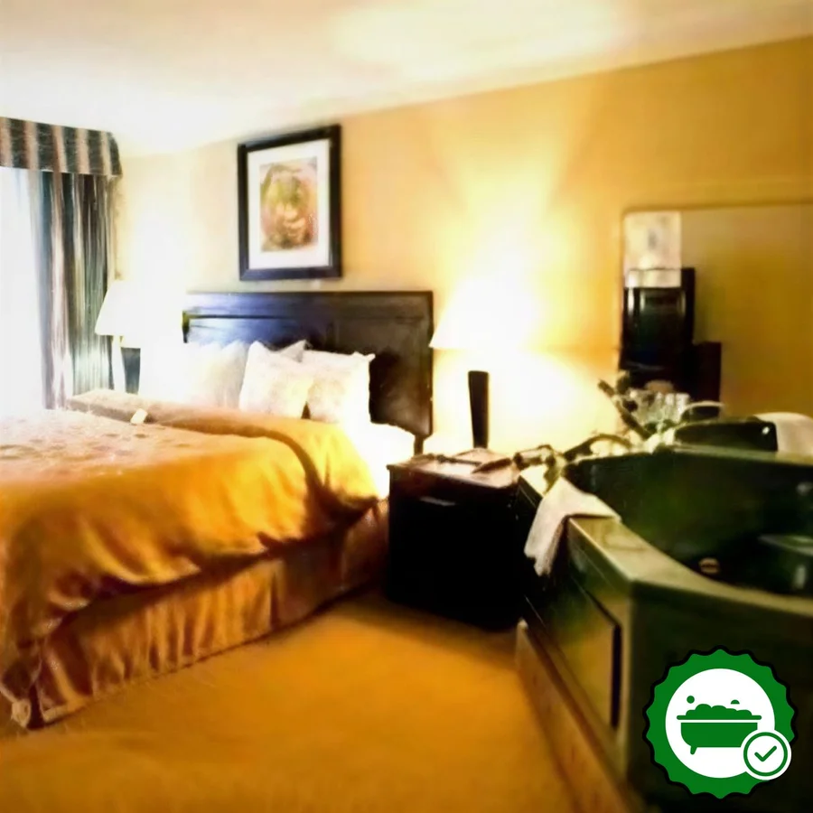 Quality Inn & Suites - Fairgrounds - Verified Jacuzzi In-Room