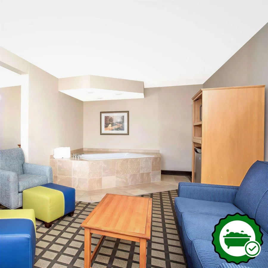 Baymont by Wyndham Hays - Verified Jacuzzi In-Room