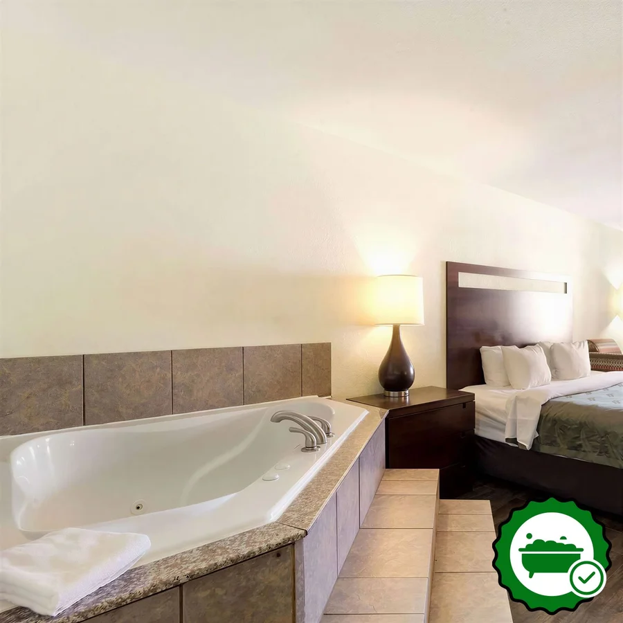 Quality Inn & Suites Statesboro - Verified Jacuzzi In-Room