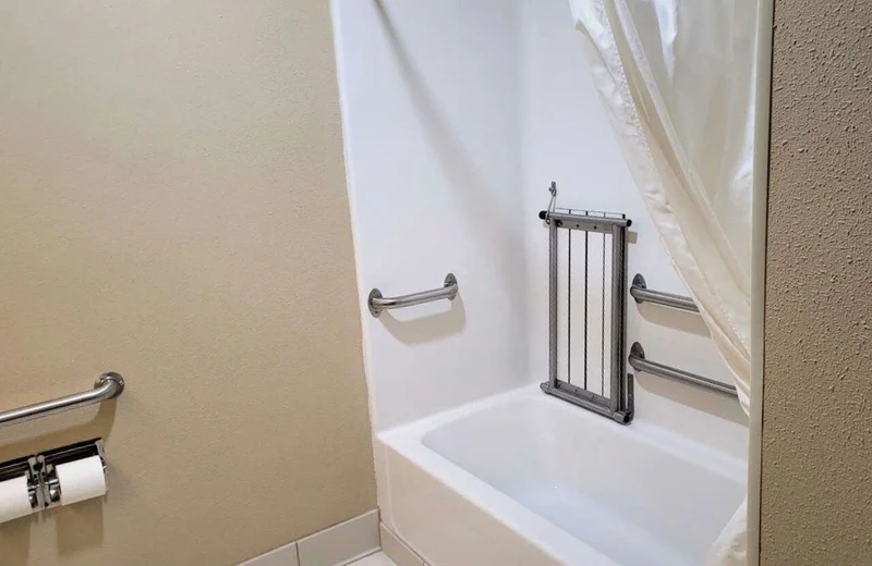 Best Western Plus Mishawaka Inn - Featured hot tub