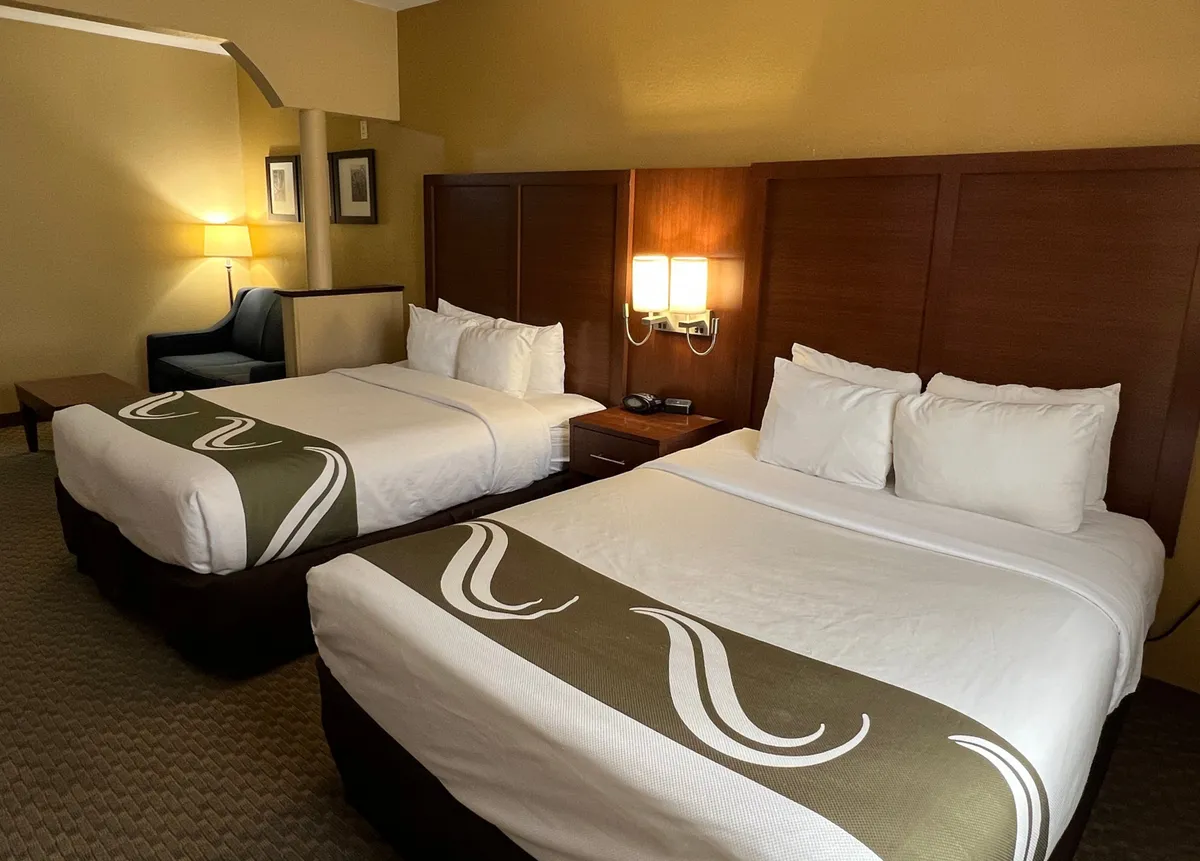 Quality Suites Midland North Loop 250 - Guest Room image
