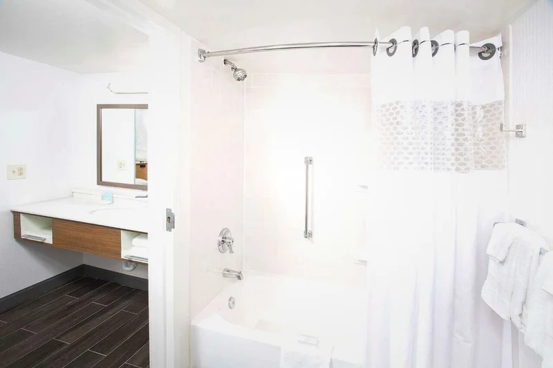 Hampton Inn & Suites Annapolis - Featured hot tub