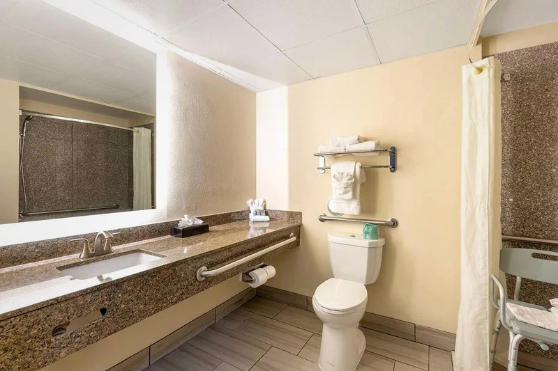 Best Western St. Louis Inn - Featured hot tub
