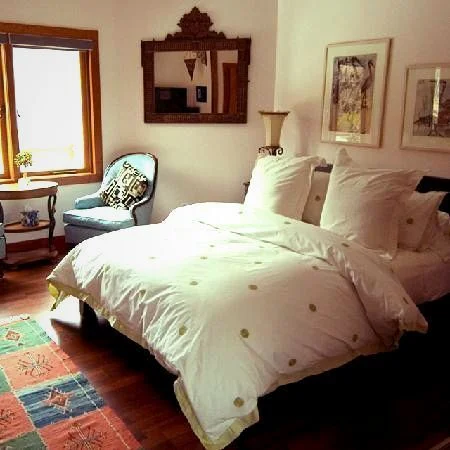 East Hampton Art House Bed and Breakfast - Guest Room image