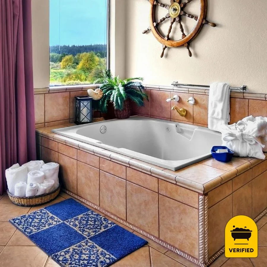 The Coachman Inn & Suites, the water at Whidbey Island