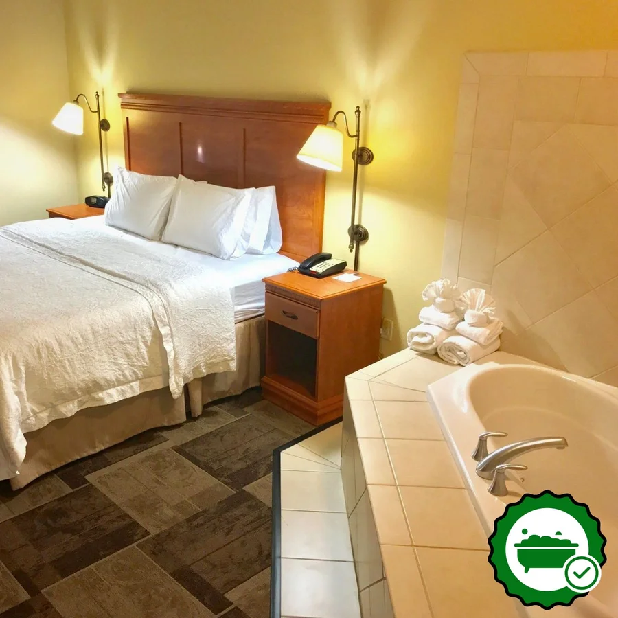 Hampton Inn Garden City - Verified Jacuzzi In-Room