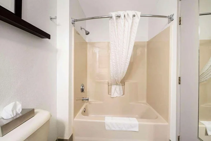 Country Inn & Suites by Radisson, Freeport, IL - Featured hot tub