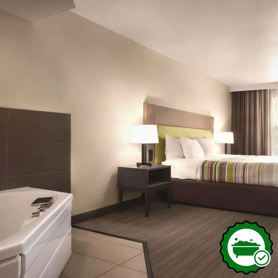 Country Inn & Suites by Radisson, Cottage Grove, MN - Verified Jacuzzi In-Room
