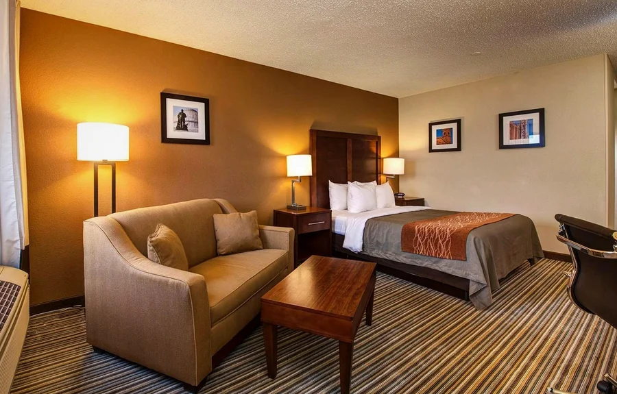 Comfort Inn - Hall of Fame - Guest Room image