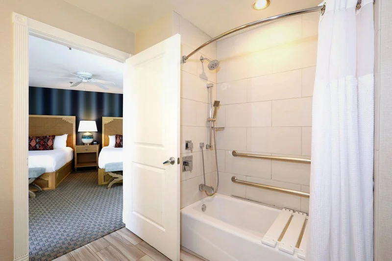 Spyglass Inn - Featured hot tub