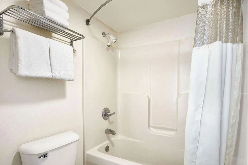 Days Inn by Wyndham Lexington - Featured hot tub