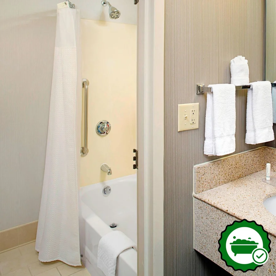 Courtyard Durham Near Duke University/Downtown - Verified Jacuzzi In-Room