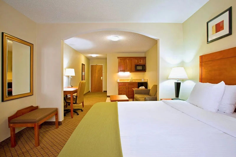 Holiday Inn Express & Suites Goshen, an IHG Hotel - Guest Room image