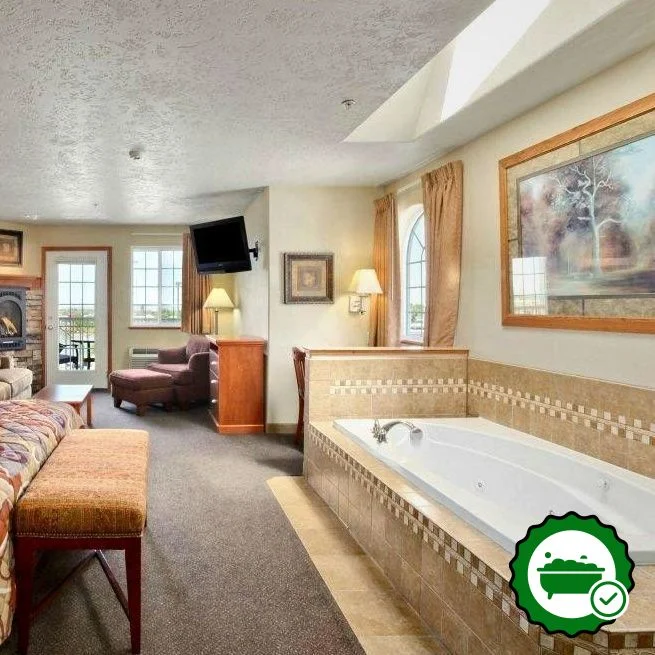 Super 8 by Wyndham Grangeville - Verified Jacuzzi In-Room