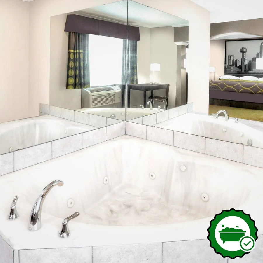 Super 8 by Wyndham Bedford DFW Airport West - Verified Jacuzzi In-Room