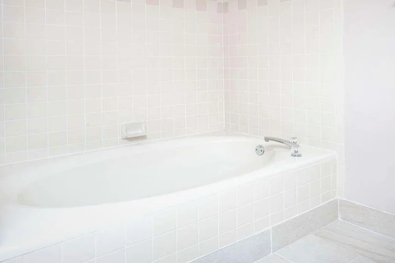 Baymont by Wyndham Clarksville Northeast - Featured hot tub