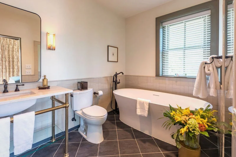 Andrew Pinckney Inn - Featured hot tub