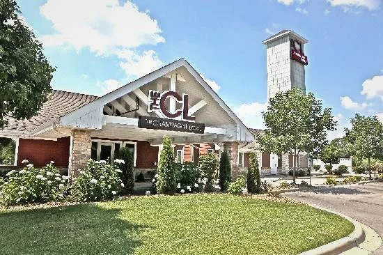 Champagne Lodge and Luxury Suites - External View image