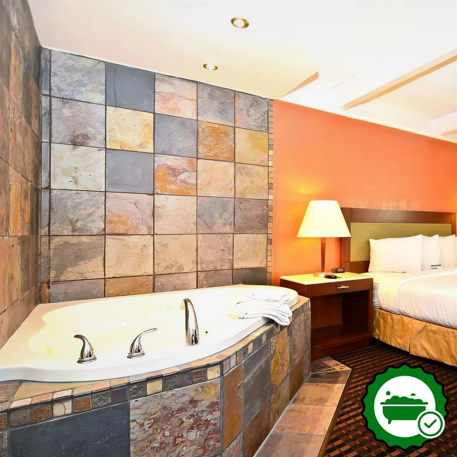 Lexington Inn & Suites NW Chicago Elgin - Verified Jacuzzi In-Room
