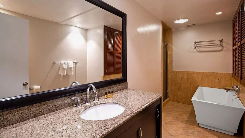 Best Western Plus Coastline Inn - Featured hot tub