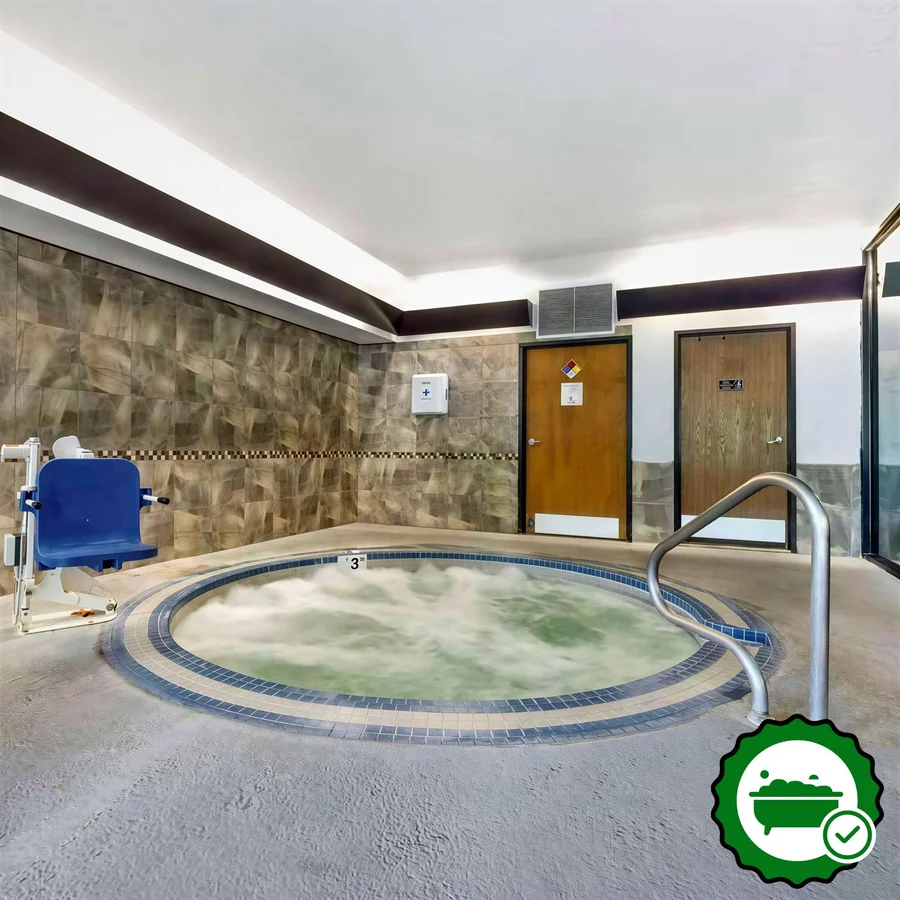 Comfort Suites Near Vancouver Mall - Verified Jacuzzi In-Room
