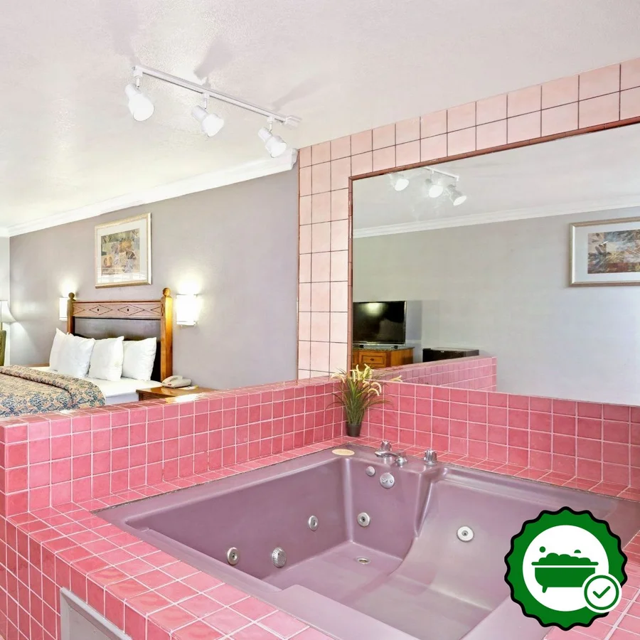 Days Inn by Wyndham West Covina - Verified Jacuzzi In-Room