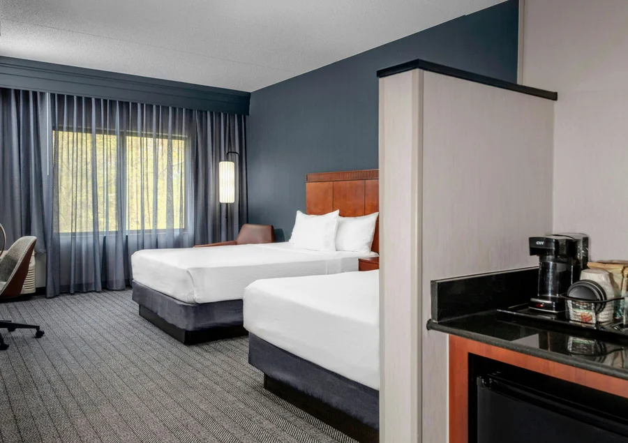 Courtyard Pittsburgh Greensburg - Guest Room image