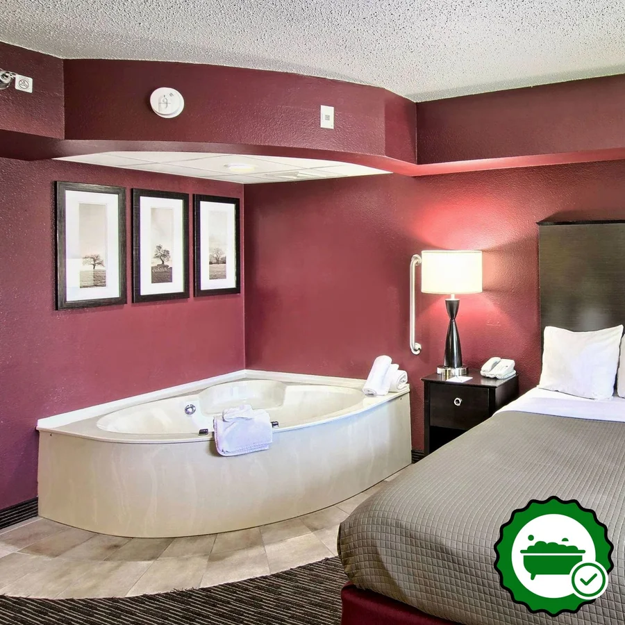 Blossom Hotel & Suites Traverse City - Verified Jacuzzi In-Room