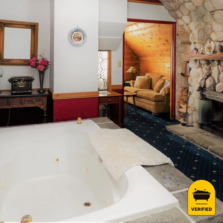 Gold Mountain Manor Bed and Breakfast: the Presidential Jacuzzi Suite in Big Bear City, CA