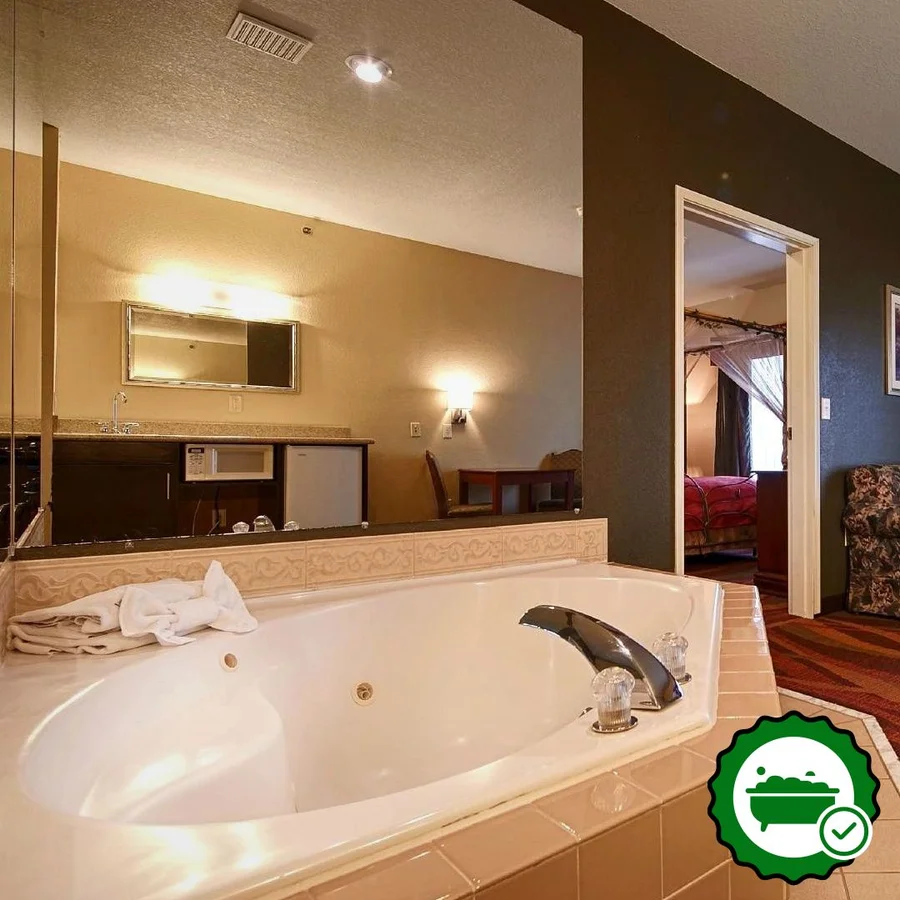 Best Western Fort Wayne Inn & Suites North - Verified Jacuzzi In-Room