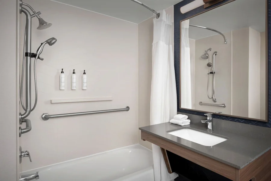 Fairfield Inn & Suites Roanoke Hollins I-81 - Featured hot tub