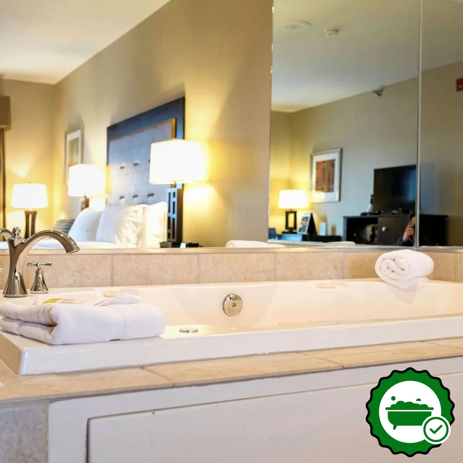 Holiday Inn Express & Suites Olathe North By IHG - Verified Jacuzzi In-Room
