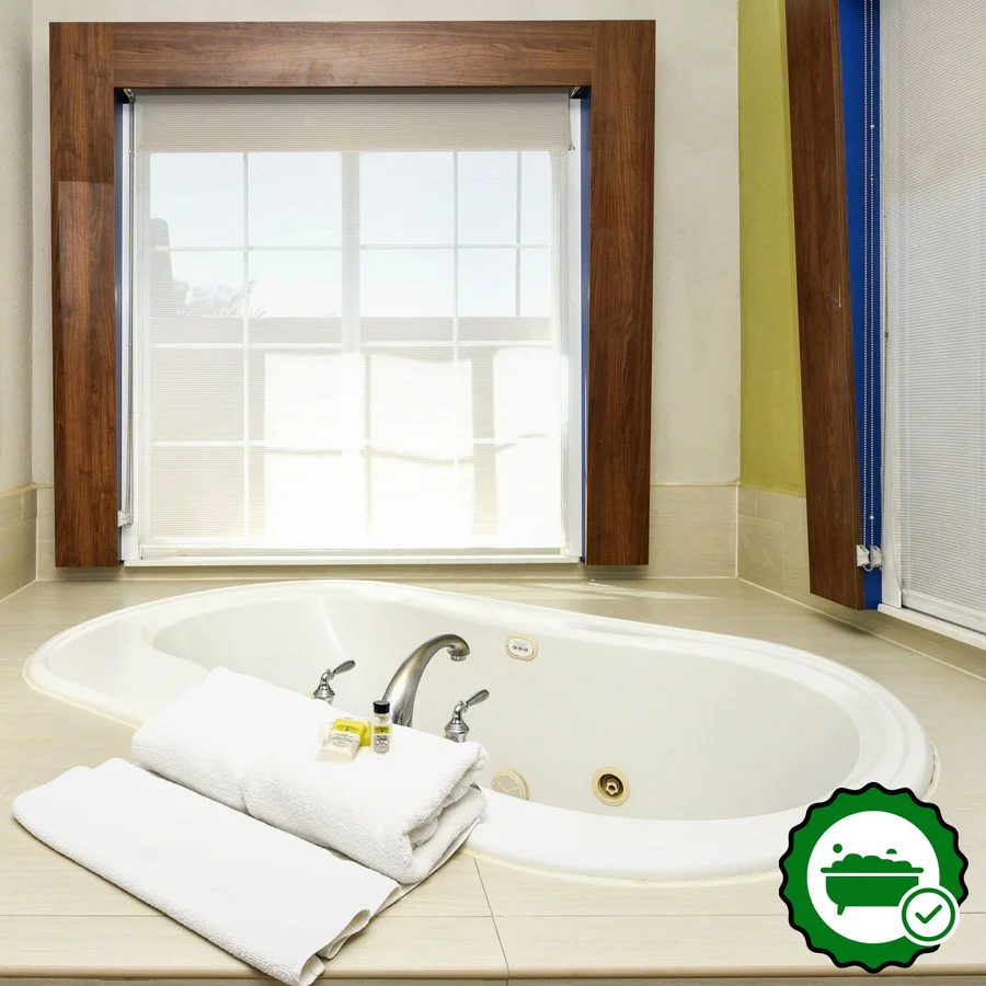 Holiday Inn Express & Suites Corona By IHG - Verified Jacuzzi In-Room