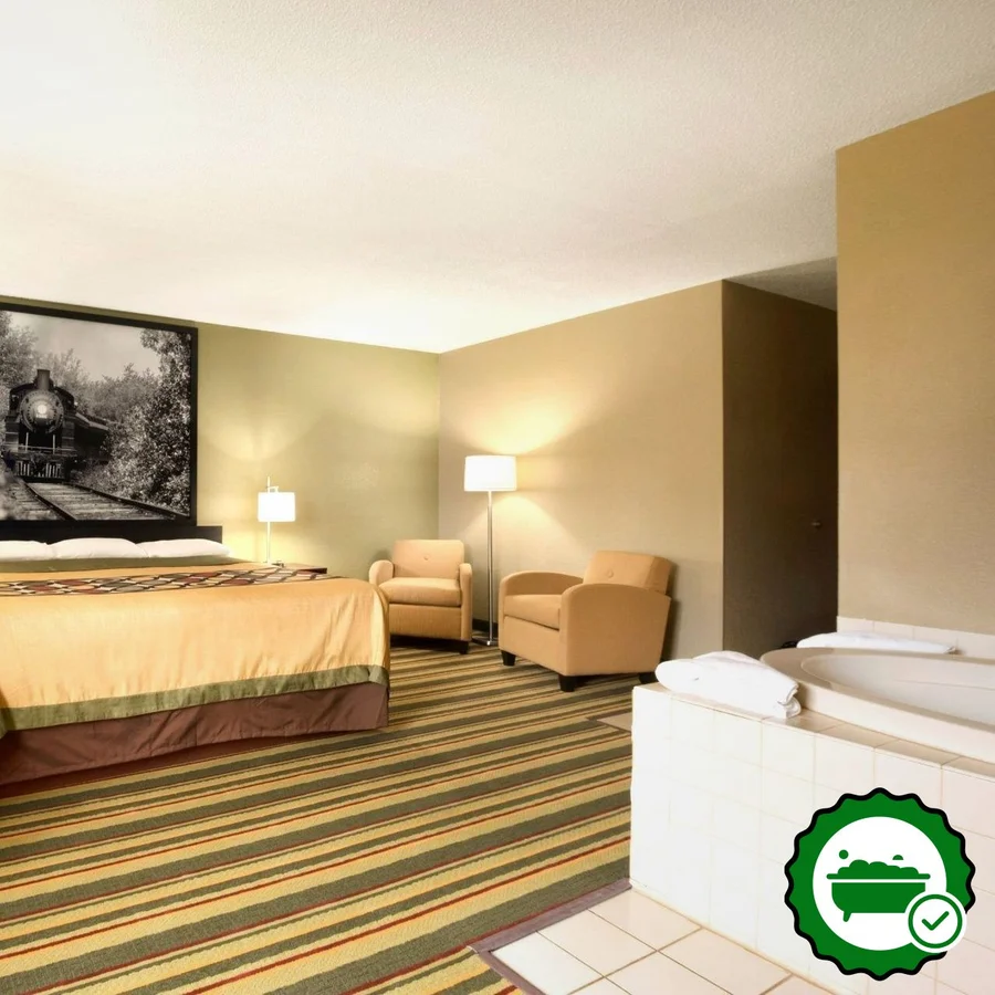 Super 8 by Wyndham Rantoul - Verified Jacuzzi In-Room