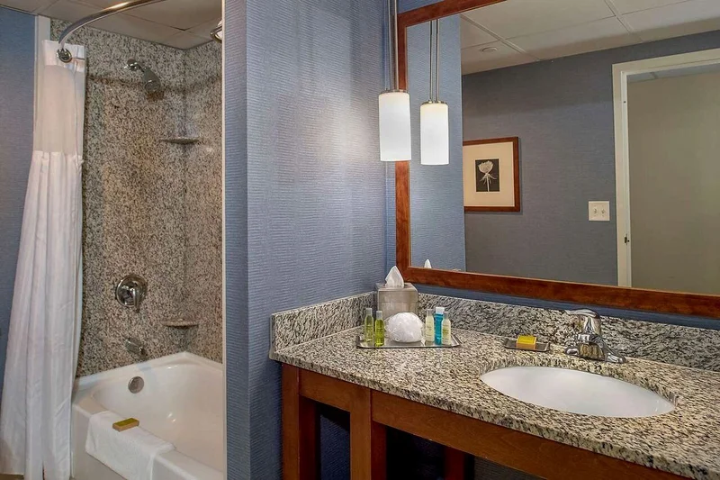 DoubleTree by Hilton Hotel St. Louis - Westport - Featured hot tub