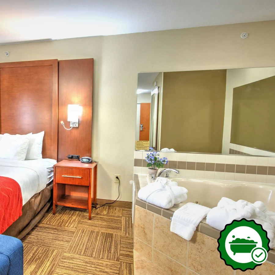 Comfort Suites Urbana Champaign, University Area - Verified Jacuzzi In-Room