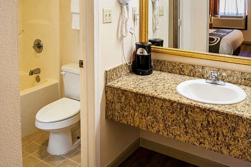 Quality Inn Biloxi Beach - Featured hot tub