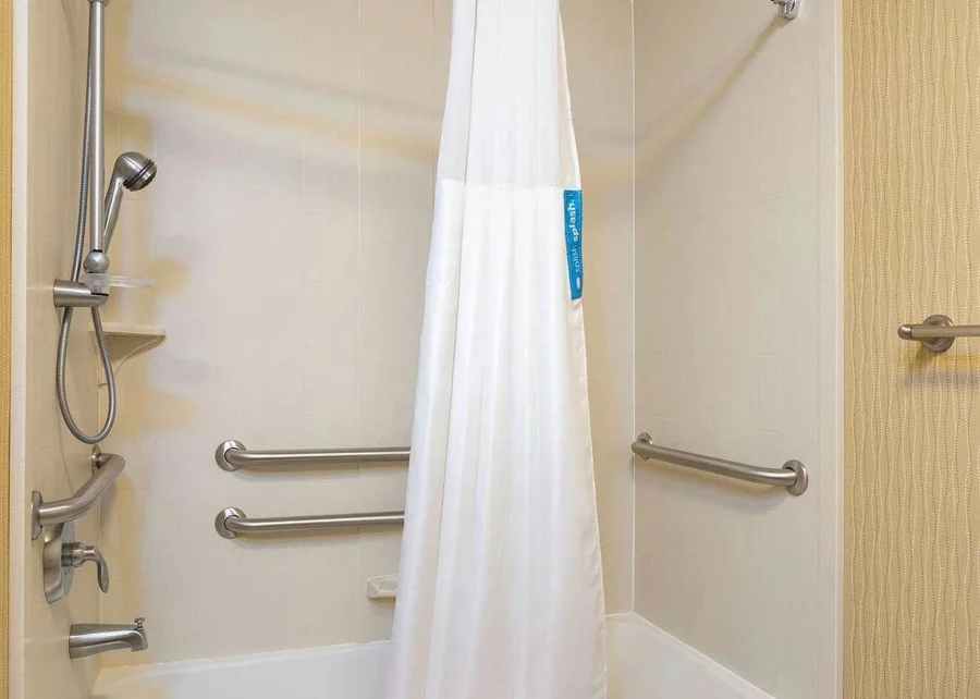 Hampton Inn East Lansing - Featured hot tub
