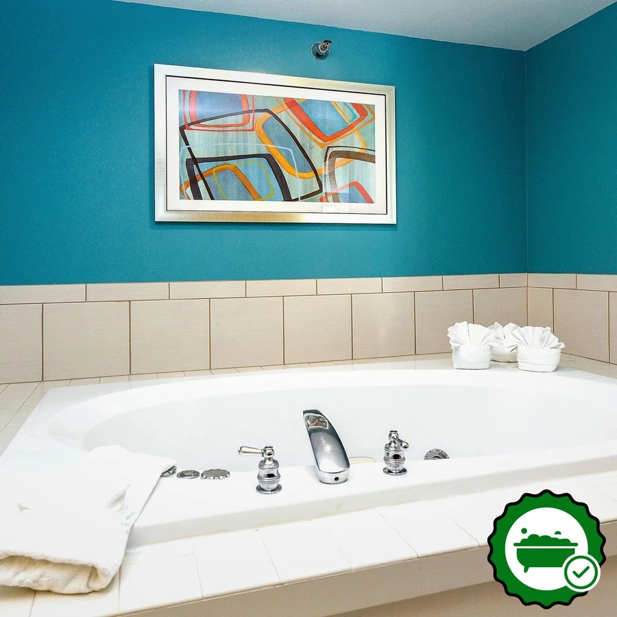 Fairfield Inn & Suites Des Moines West - Verified Jacuzzi In-Room
